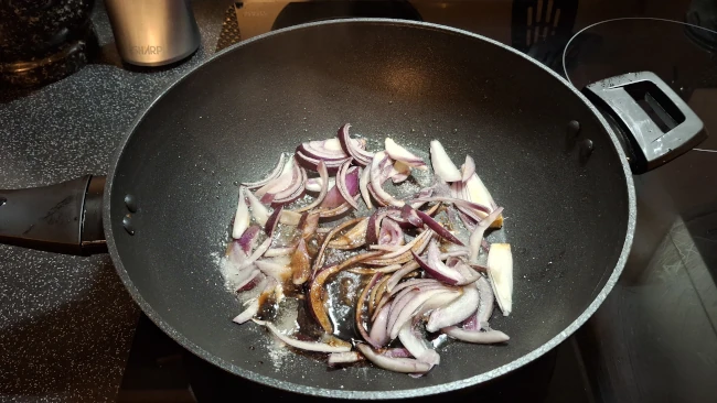 onions frying for mushroom chow mein onions frying