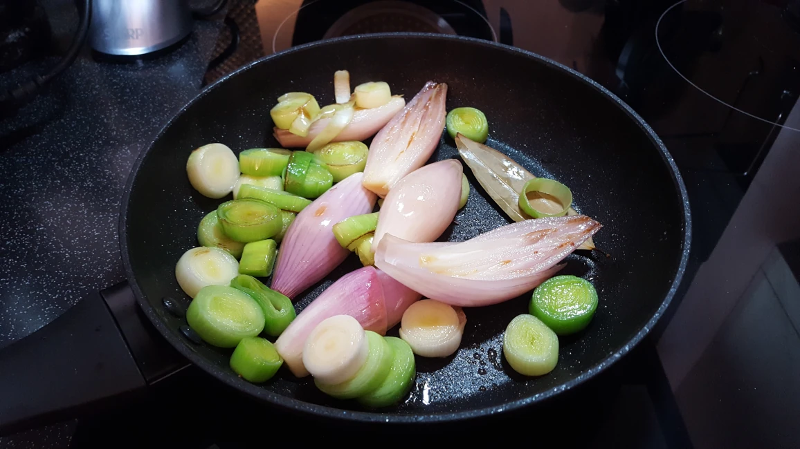 leeks and shallots for Nutty's braised steak leeks and shallots