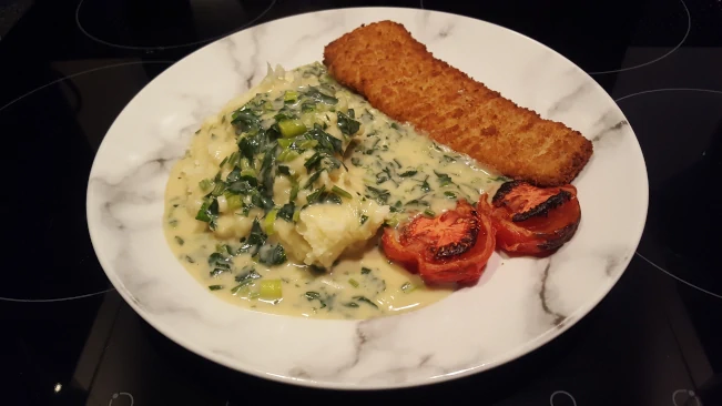 the best home-made parsley sauce served wtih fish, mash & grilled tomatoes parsley sauce with fish mash and tomatoes
