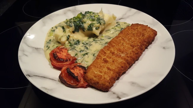 the best home-made parsley sauce served wtih fish, mash & grilled tomatoes parsley sauce with fish mash and tomatoes