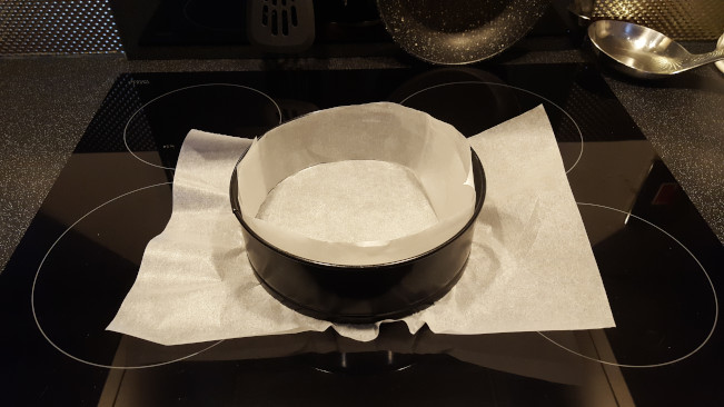 cake tin lined