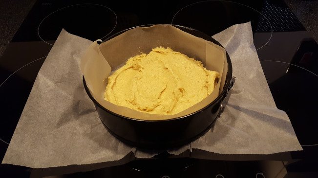 tart mix in cake tin