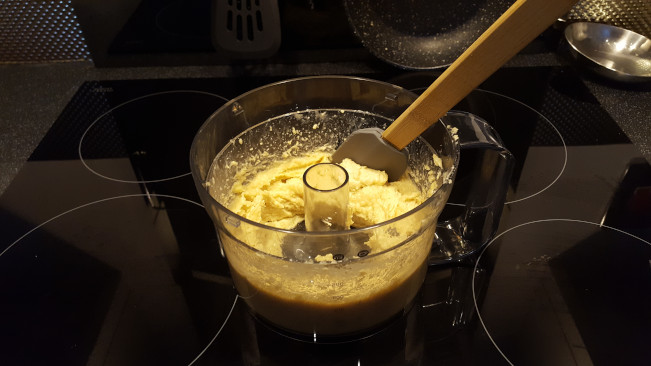 tart mix in mixer jug