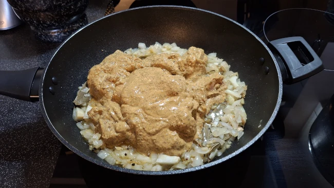 chicken & marinade added for pomegranate chicken curry add chicken & marinade