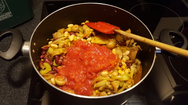 tomatoes added for pork chilli add tomatoes