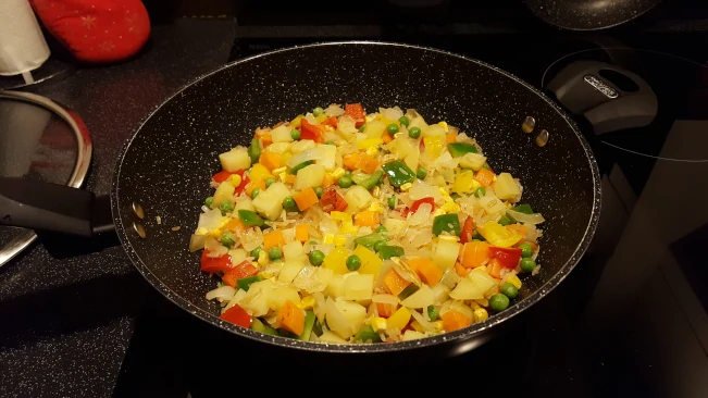 peppers peas and carrots added