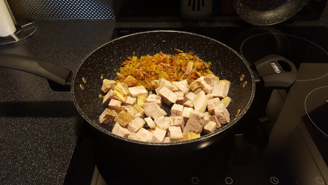 veg pork in pan