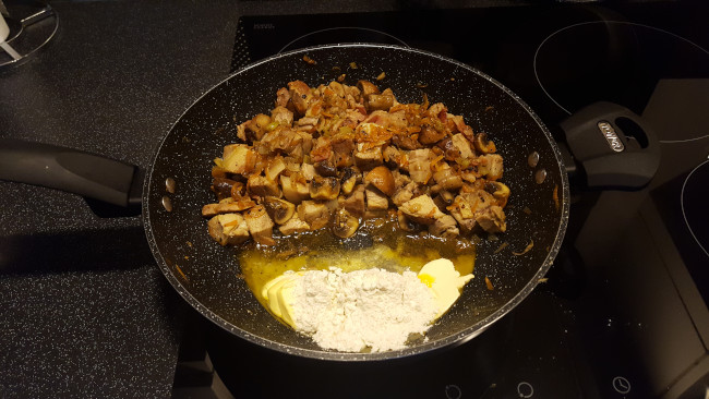 veg pork in pan