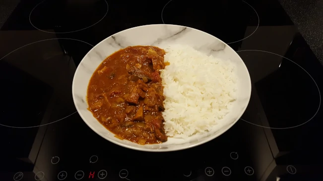 vindaloo rice plated
