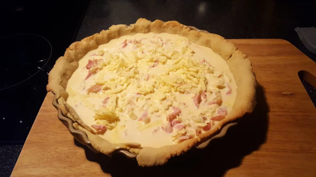 quiche filling in pastry base for the Ultimate Quiche lorraine quiche filling in pastry base