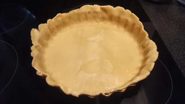 raw pastry flan base for the Ultimate Quiche lorraine raw pastry flan base
