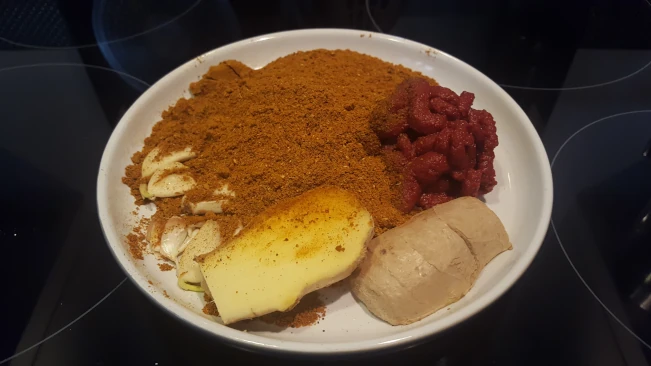 garlic spices ginger tomato puree