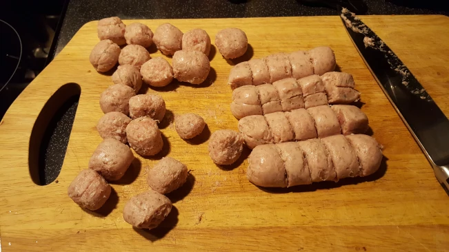 choppin sausages 02