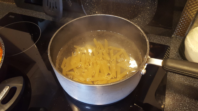 pasta cookin in pan