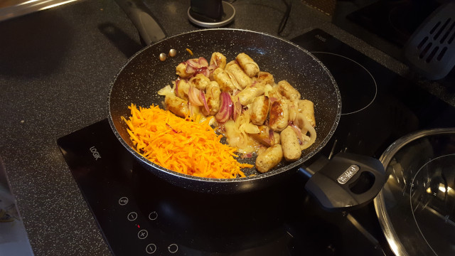 add-grated-carrots