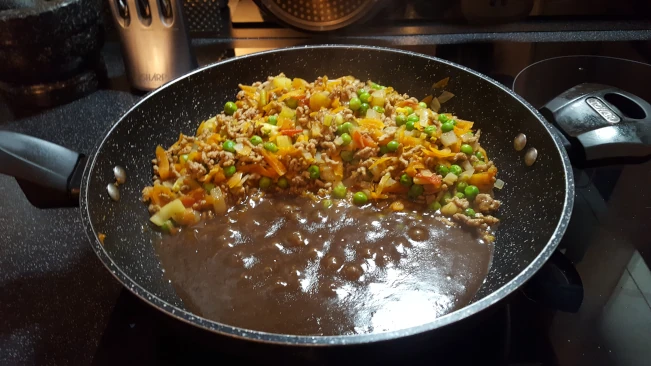 gravy added to savoury mince gravy added