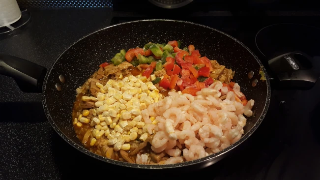 prawns sweetcorn and peppers added to pan