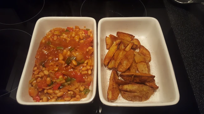 spicy baked beans and peppers with spicy potato wedges spicy baked beans and peppers