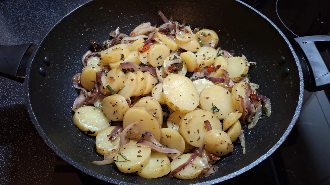 spicy balti potatoes frying spicy balti potatoes frying