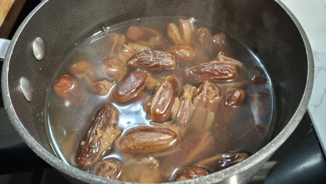 dates and water in a pan