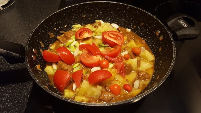 add pineapple and tomatoes add pineapple and tomatoes