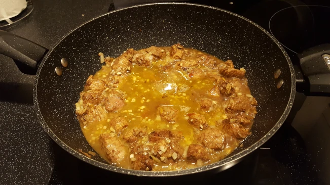 add the juice mixture to the pan pork frying add pineapple juice 1