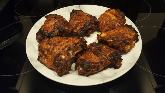 tandoori chicken on plate 02