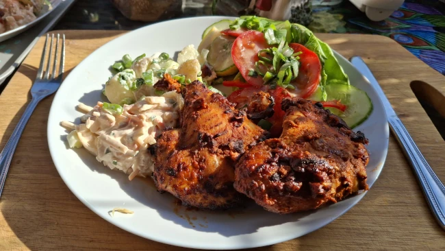tandoori-chicken-thighs-and-salad