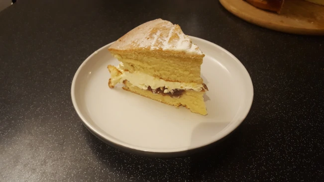 victoria sponge slice